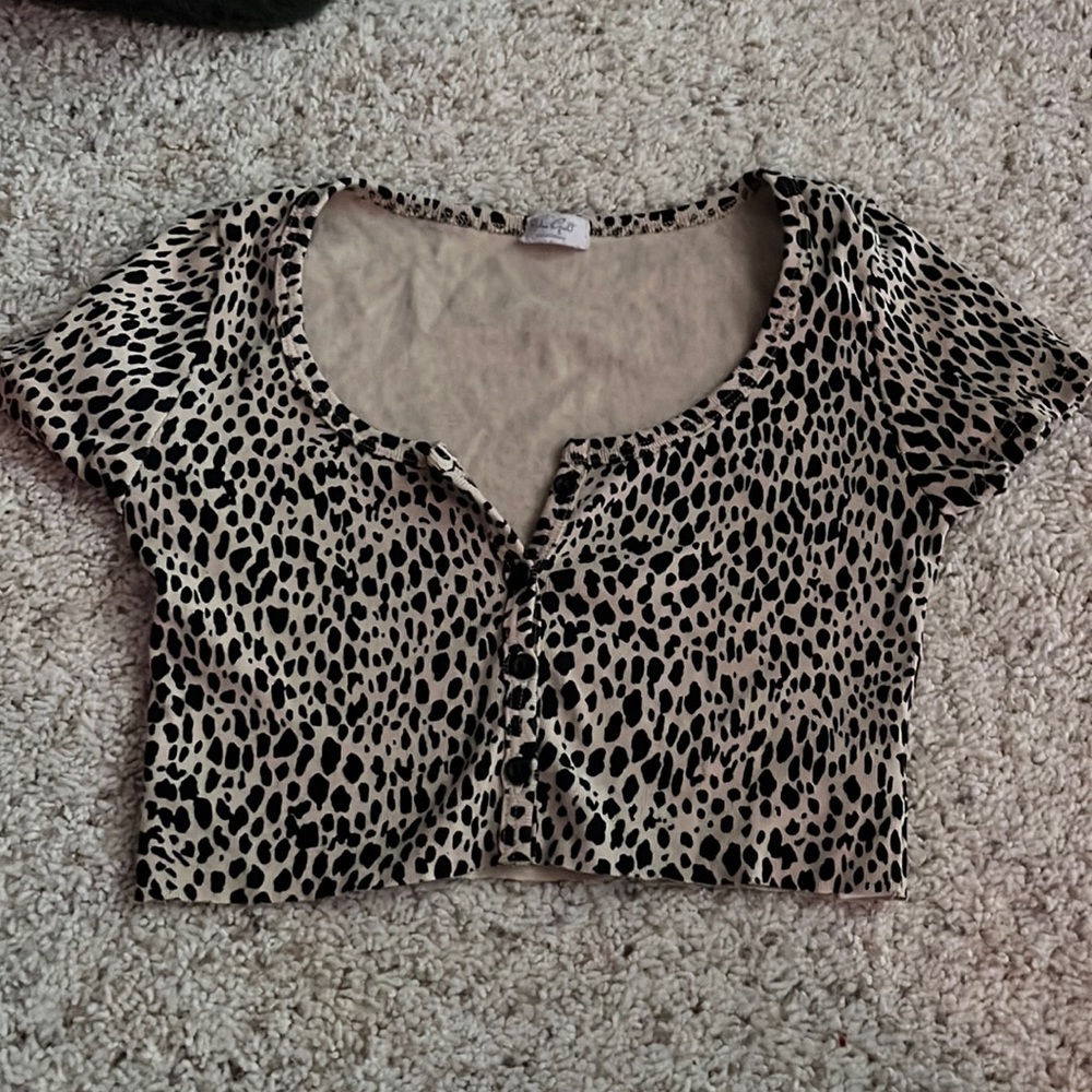 brandy melville cropped button top